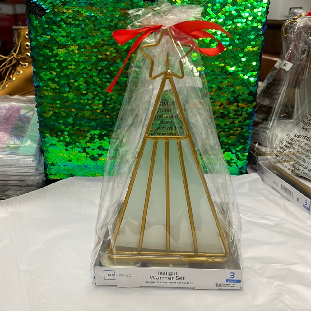 NIB Mainstays  Christmas tree tea light warmer set. Gold/frosted glass